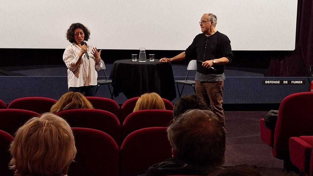 La professeure Hafida Belrhali avec Philippe Faucon lors de la projection de son film, à la faculté de droit et en lien avec le centre de recherches juridiques de l'Université Grenoble Alpes