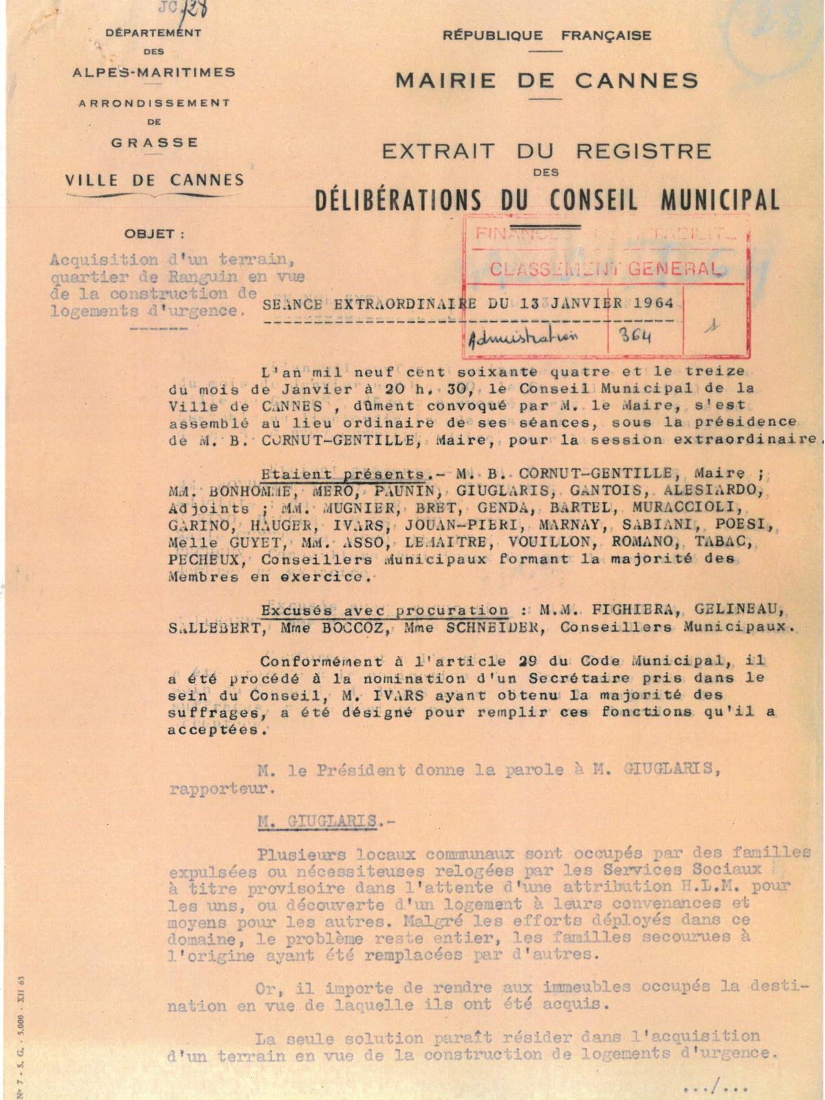 Illustration 1, p. 1 : délibérations du conseil municipal, séance extraordinaire du 13 janvier 1964, acquisition d’un terrain, quartier de Ranguin, en vue de la construction de logements d’urgence (Archives de Cannes, 22W238) Illustration 1, p. 1 : délibérations du conseil municipal, séance extraordinaire du 13 janvier 1964, acquisition d’un terrain, quartier de Ranguin, en vue de la construction de logements d’urgence (Archives de Cannes, 22W238)