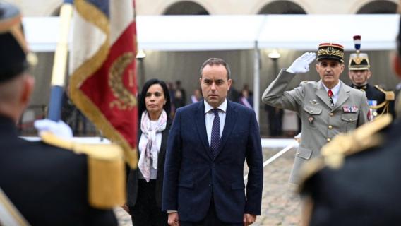 Sébastien Lecornu, ministre des Armées et des Anciens combattants, préside une cérémonie en hommage aux Harkis dans la cour d’honneur des Invalides