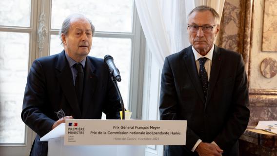 Jean-Marie Rouart, de l'académie française, président du jury et Jean-Marie Bockel, ancien ministre, président de la Commission Harkis et vice-président du jury.