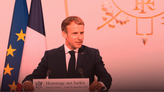 Emmanuel Macron, Président de la République, demande pardon aux Harkis au nom de la République le 20 septembre 2021 à Paris Vue officielle du Président de la République Emmanuel Macron, demandant pardon aux Harkis au nom de la République le 20 septembre 2021 à Paris